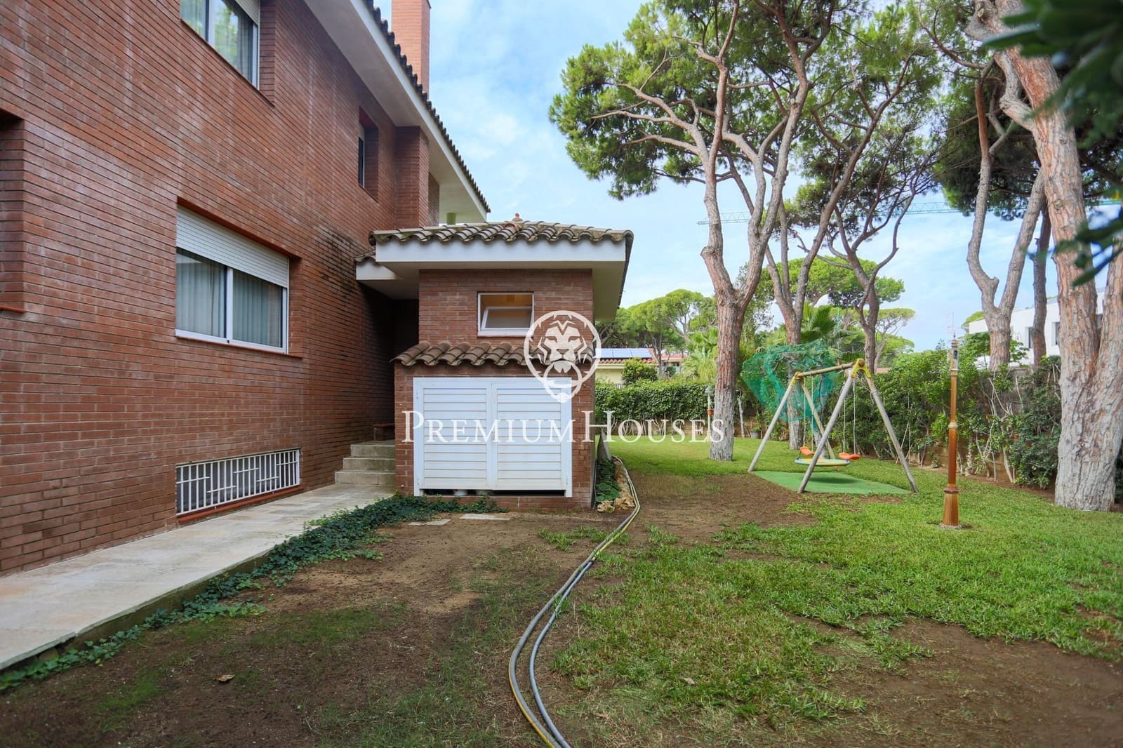 6 bedroom Villa for sale in Castelldefels with pool garage - € 7,450,000 (Ref: 7873324)