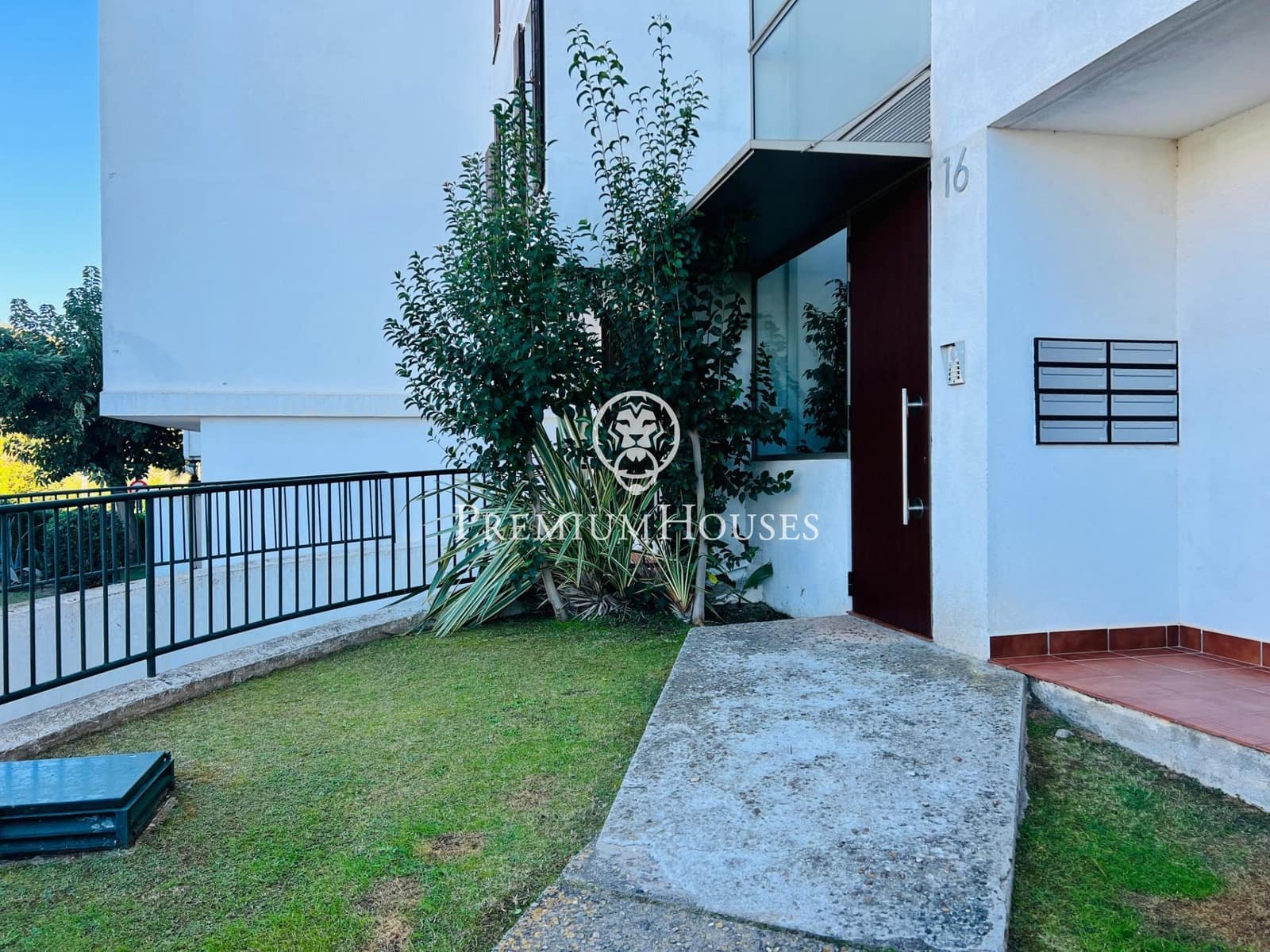 3 soveværelse Lejlighed til leje i Sitges med swimmingpool garage - € 4.000 (Ref: 7894780)