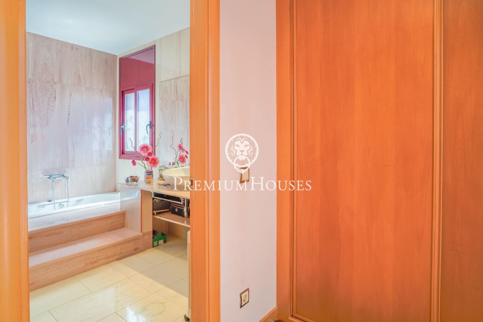 6 soveværelse Villa til salg i Vilanova i la Geltru med swimmingpool - € 1.500.000 (Ref: 8250415)