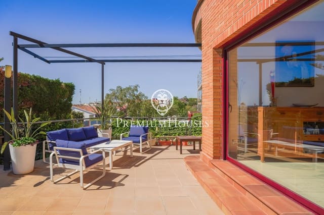 6 bedroom Villa for sale in Vilanova i la Geltrú with pool - € 1,500,000 (Ref: 8250415)