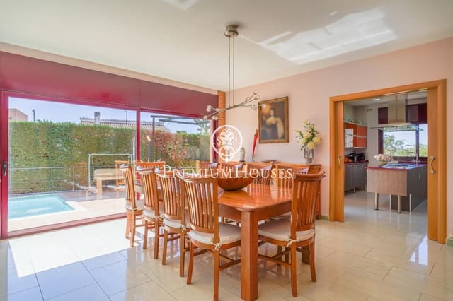 6 bedroom Villa for sale in Vilanova i la Geltrú with pool - € 1,500,000 (Ref: 8250415)