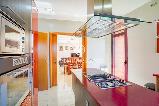 6 bedroom Villa for sale in Vilanova i la Geltrú with pool - € 1,500,000 (Ref: 8250415)