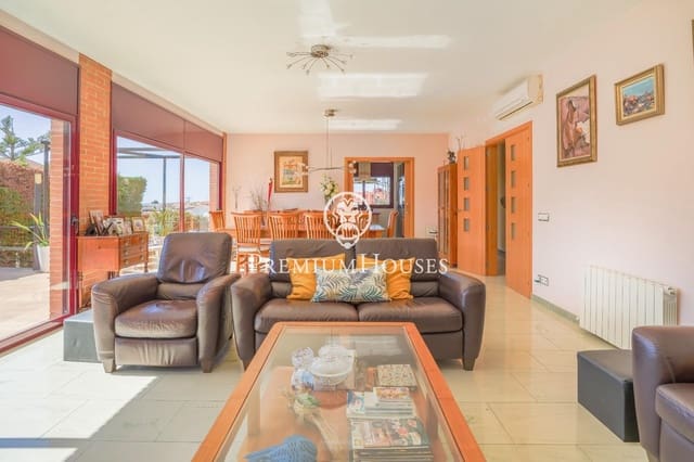 6 bedroom Villa for sale in Vilanova i la Geltrú with pool - € 1,500,000 (Ref: 8250415)