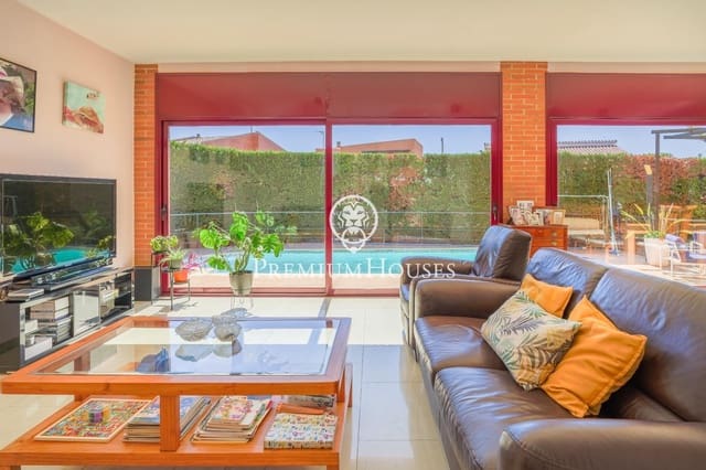 6 bedroom Villa for sale in Vilanova i la Geltrú with pool - € 1,500,000 (Ref: 8250415)