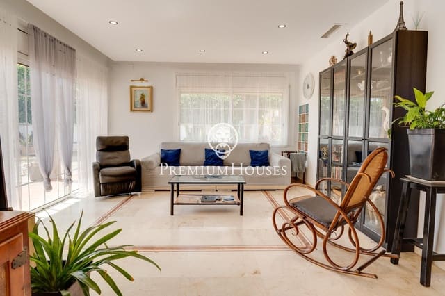 5 bedroom Villa for sale in Vilanova i la Geltrú with pool garage - € 690,000 (Ref: 8314243)