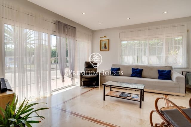 5 bedroom Villa for sale in Vilanova i la Geltrú with pool garage - € 690,000 (Ref: 8314243)