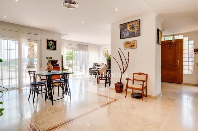 5 bedroom Villa for sale in Vilanova i la Geltrú with pool garage - € 690,000 (Ref: 8314243)