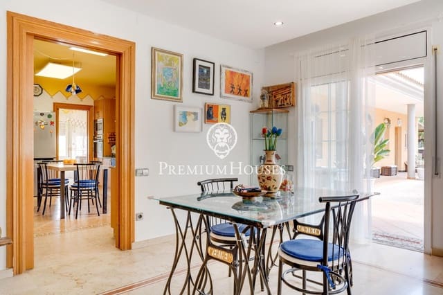 5 bedroom Villa for sale in Vilanova i la Geltrú with pool garage - € 690,000 (Ref: 8314243)