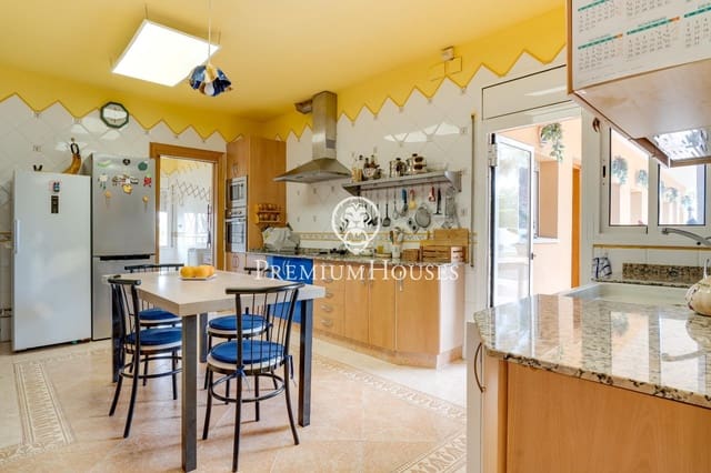5 bedroom Villa for sale in Vilanova i la Geltrú with pool garage - € 690,000 (Ref: 8314243)