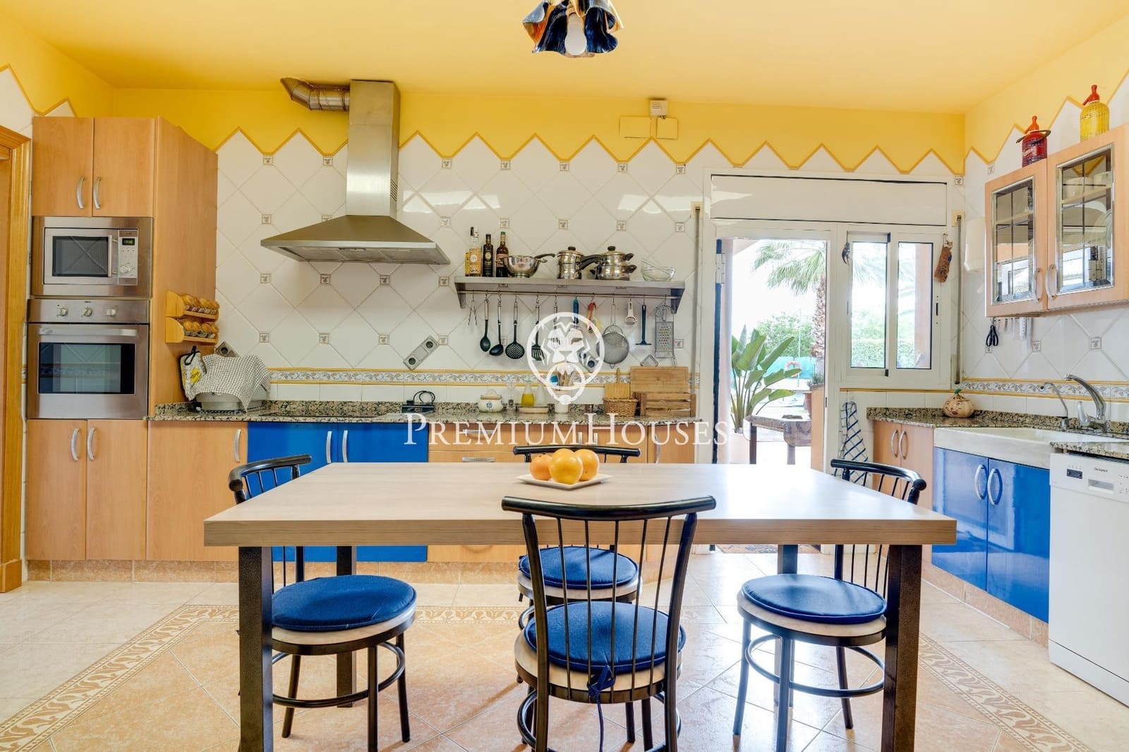 5 bedroom Villa for sale in Vilanova i la Geltru with pool garage - € 690,000 (Ref: 8314243)