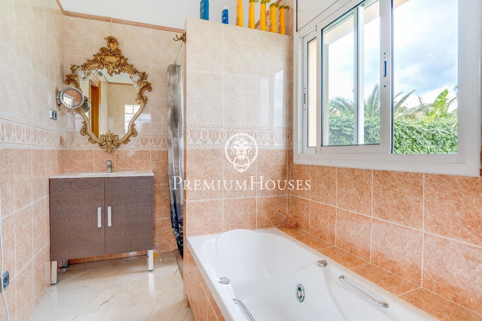 5 bedroom Villa for sale in Vilanova i la Geltru with pool garage - € 690,000 (Ref: 8314243)