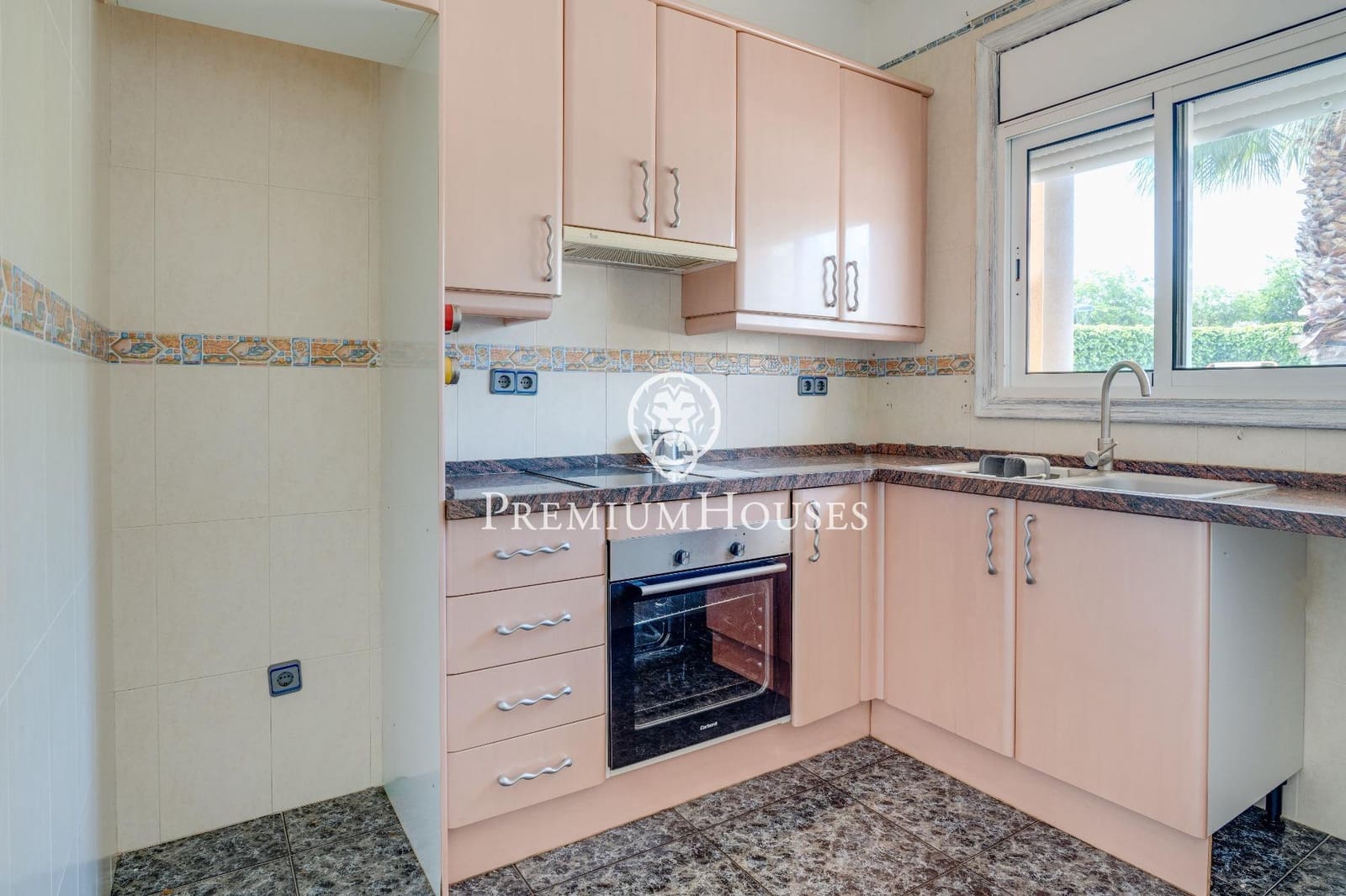 5 bedroom Villa for sale in Vilanova i la Geltru with pool garage - € 690,000 (Ref: 8314243)