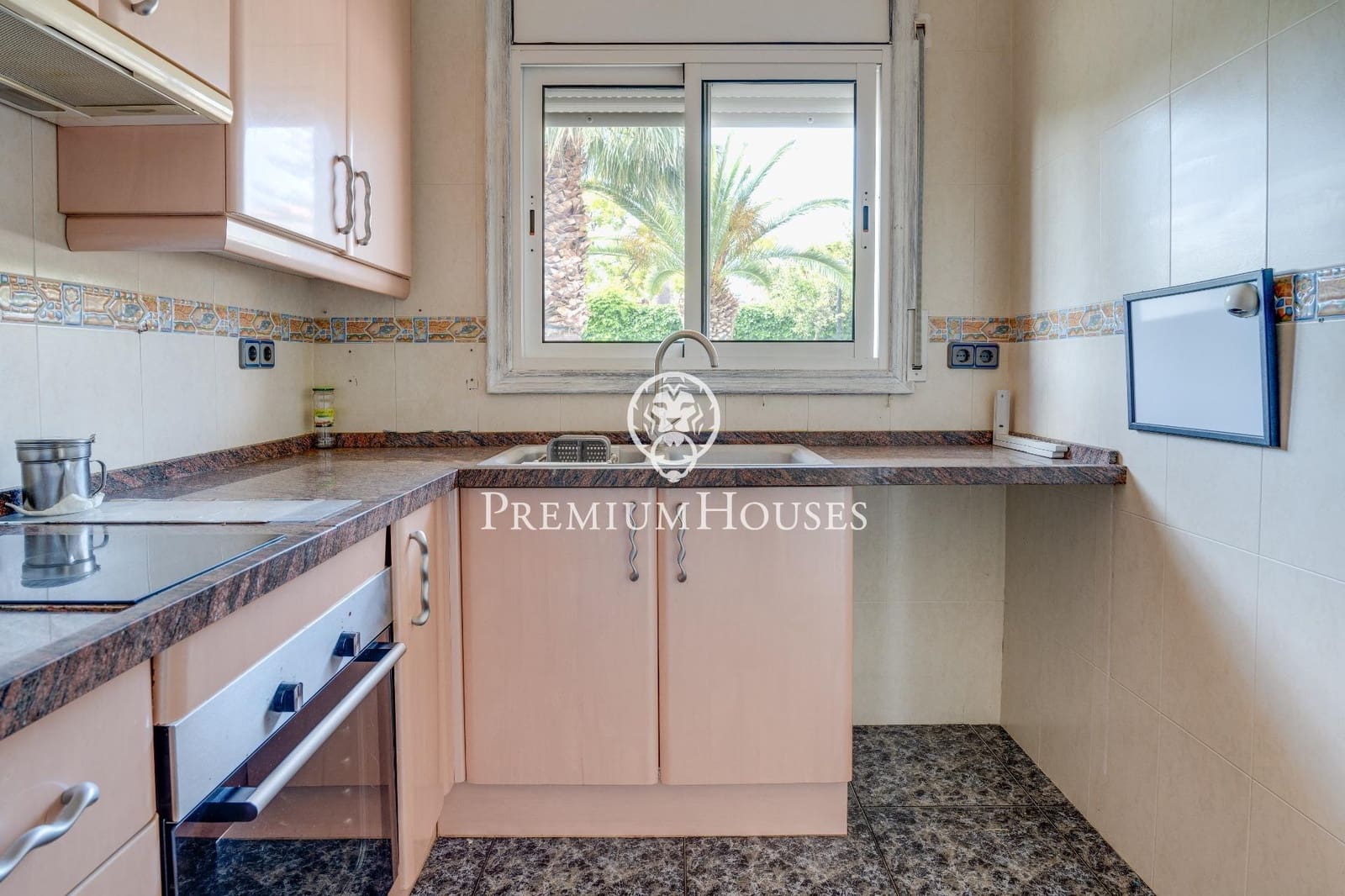 5 bedroom Villa for sale in Vilanova i la Geltru with pool garage - € 690,000 (Ref: 8314243)