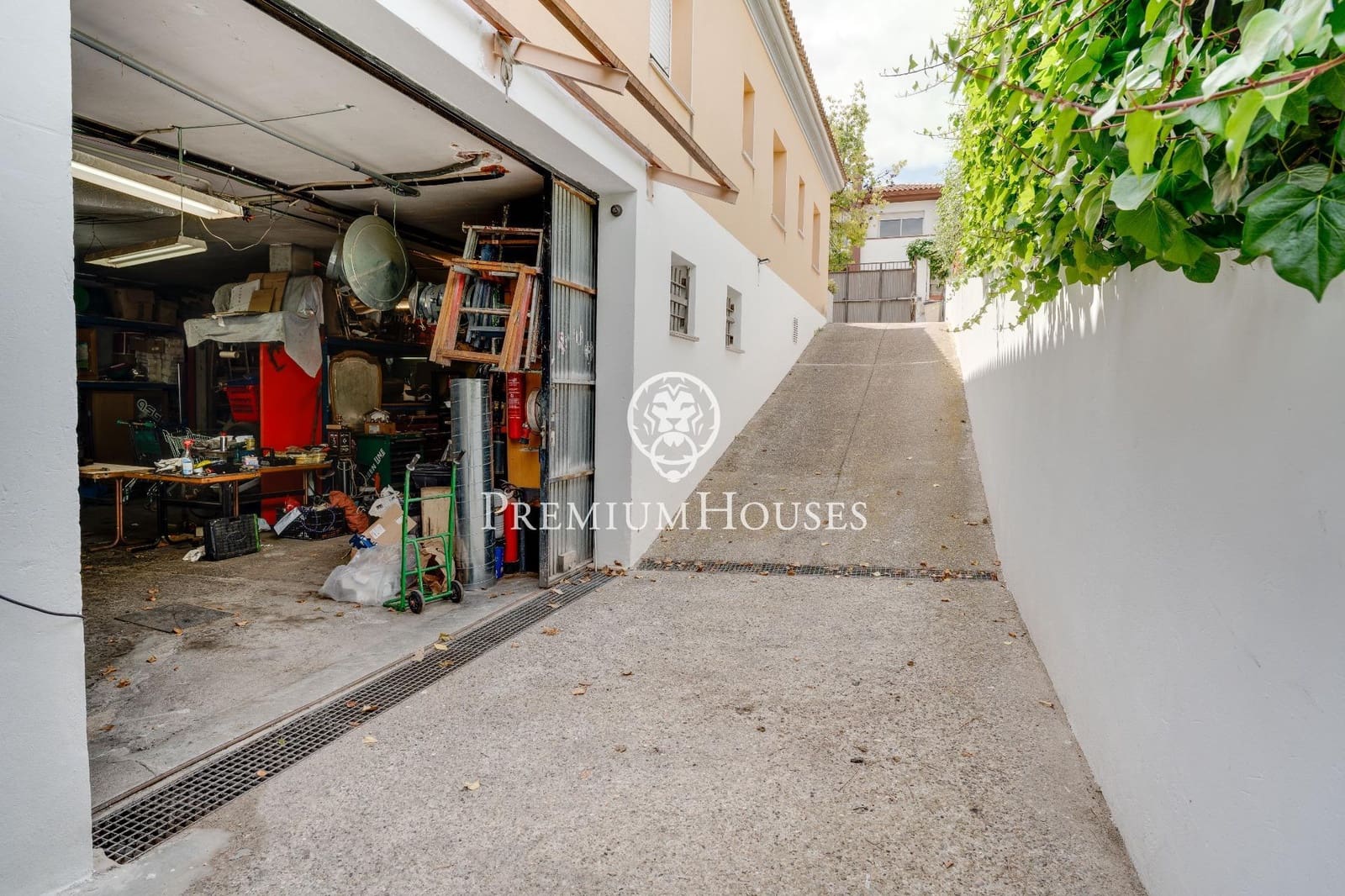 5 bedroom Villa for sale in Vilanova i la Geltru with pool garage - € 690,000 (Ref: 8314243)