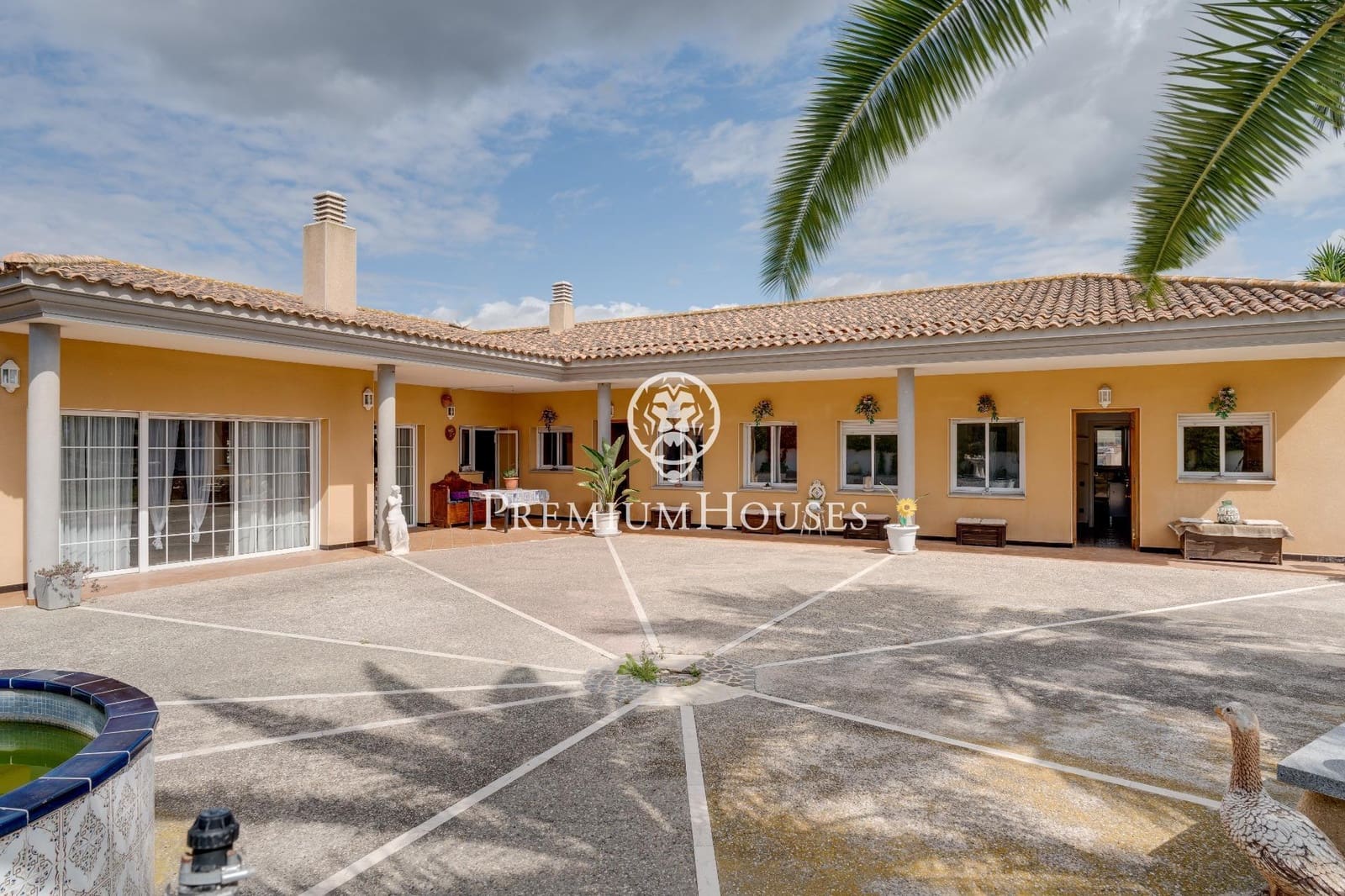 5 bedroom Villa for sale in Vilanova i la Geltru with pool garage - € 690,000 (Ref: 8314243)