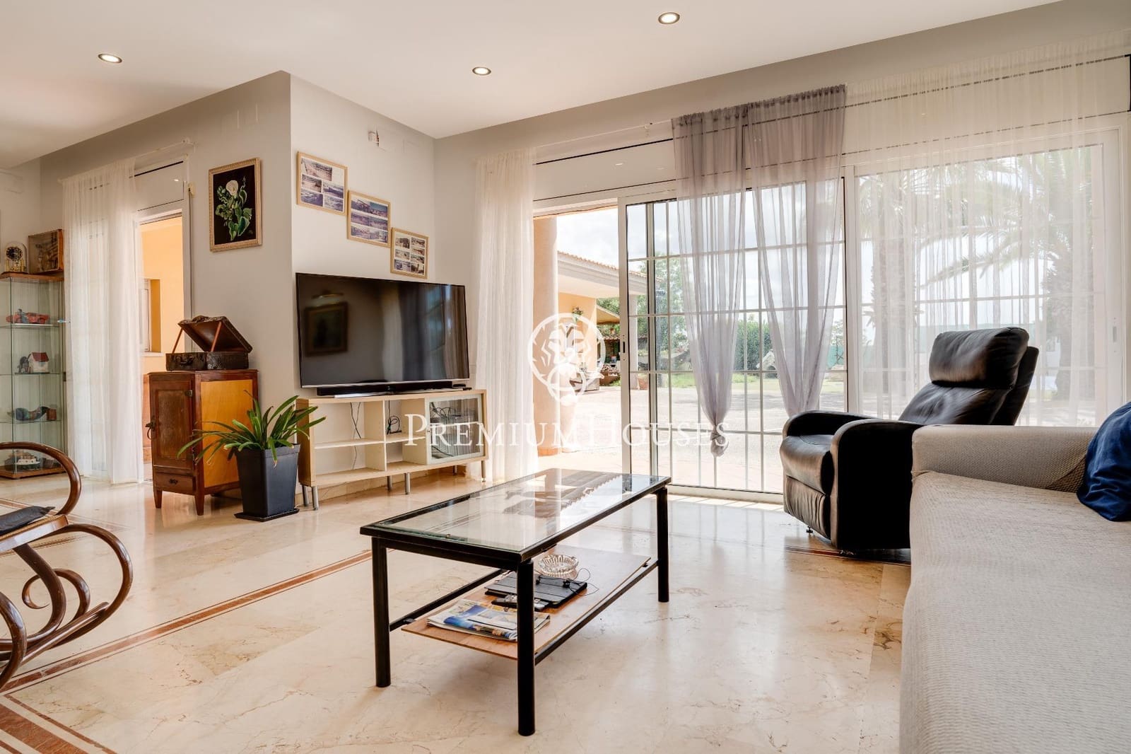 5 bedroom Villa for sale in Vilanova i la Geltru with pool garage - € 690,000 (Ref: 8314243)