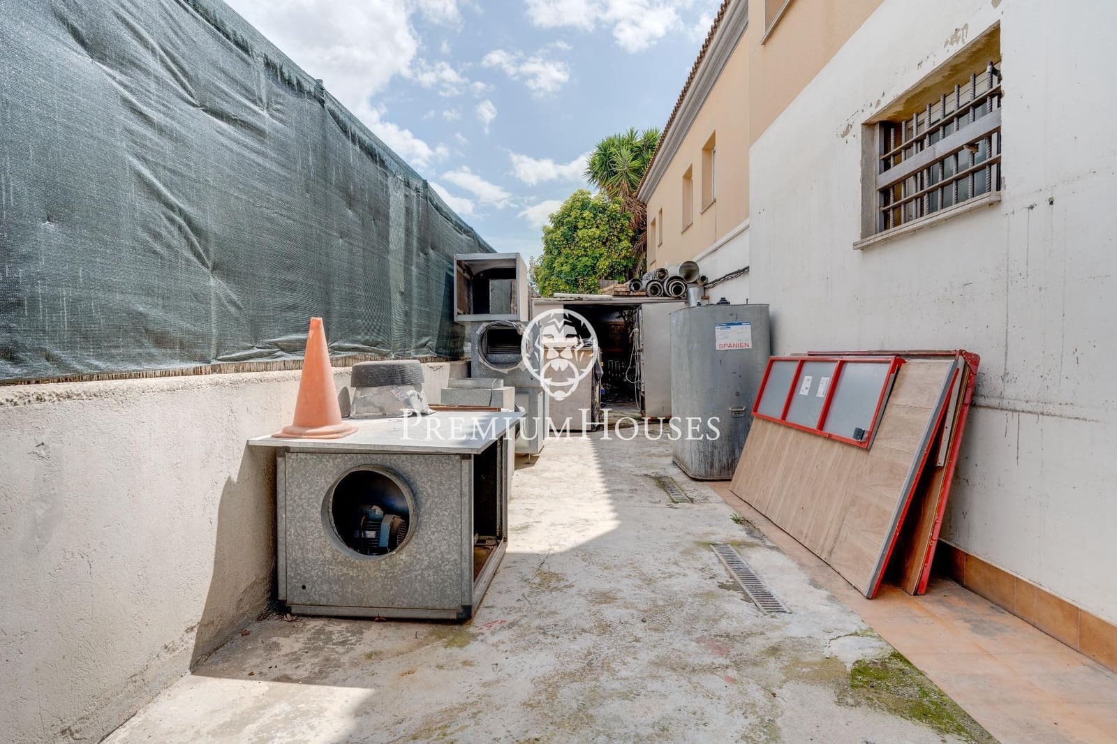 5 bedroom Villa for sale in Vilanova i la Geltru with pool garage - € 690,000 (Ref: 8314243)