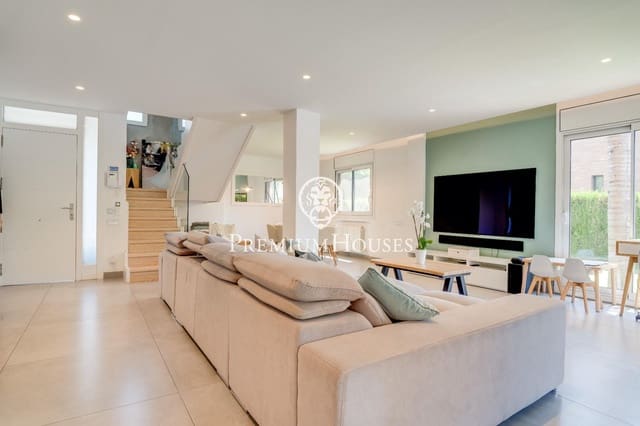 4 bedroom Villa for sale in Vilanova i la Geltrú with pool garage - € 879,000 (Ref: 8354165)