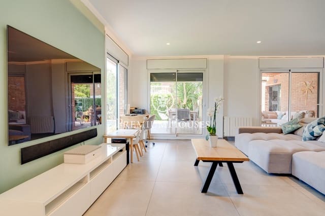 4 bedroom Villa for sale in Vilanova i la Geltrú with pool garage - € 879,000 (Ref: 8354165)