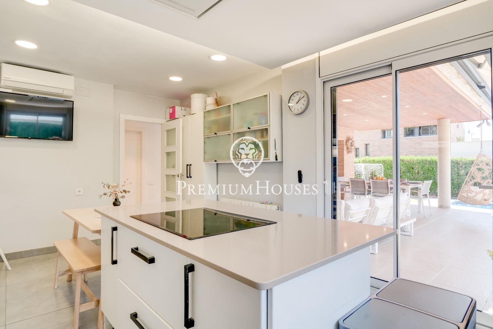 4 bedroom Villa for sale in Vilanova i la Geltru with pool garage - € 879,000 (Ref: 8354165)