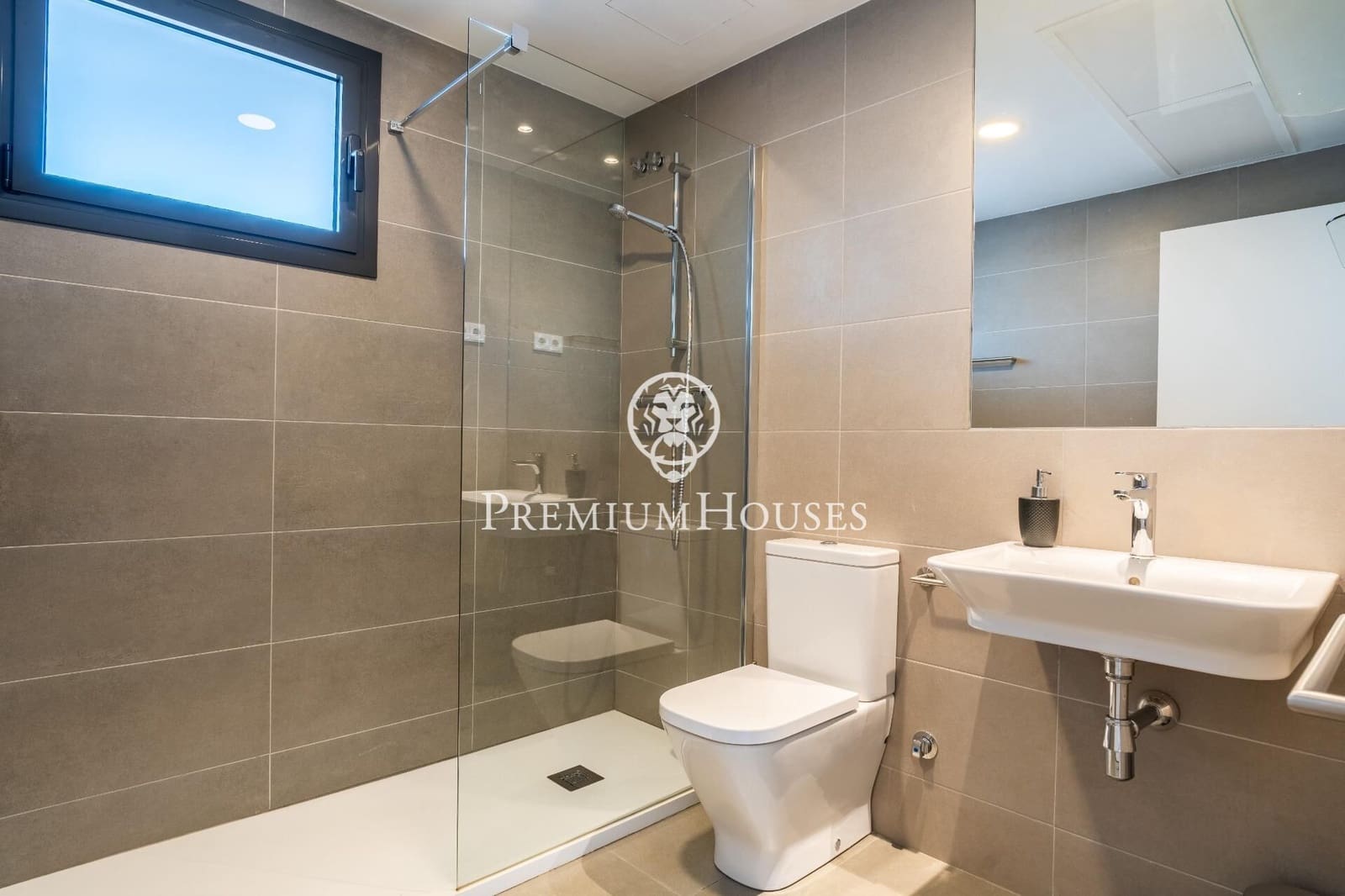 3 bedroom Penthouse for rent in Sitges with pool - € 5,500 (Ref: 8396786)