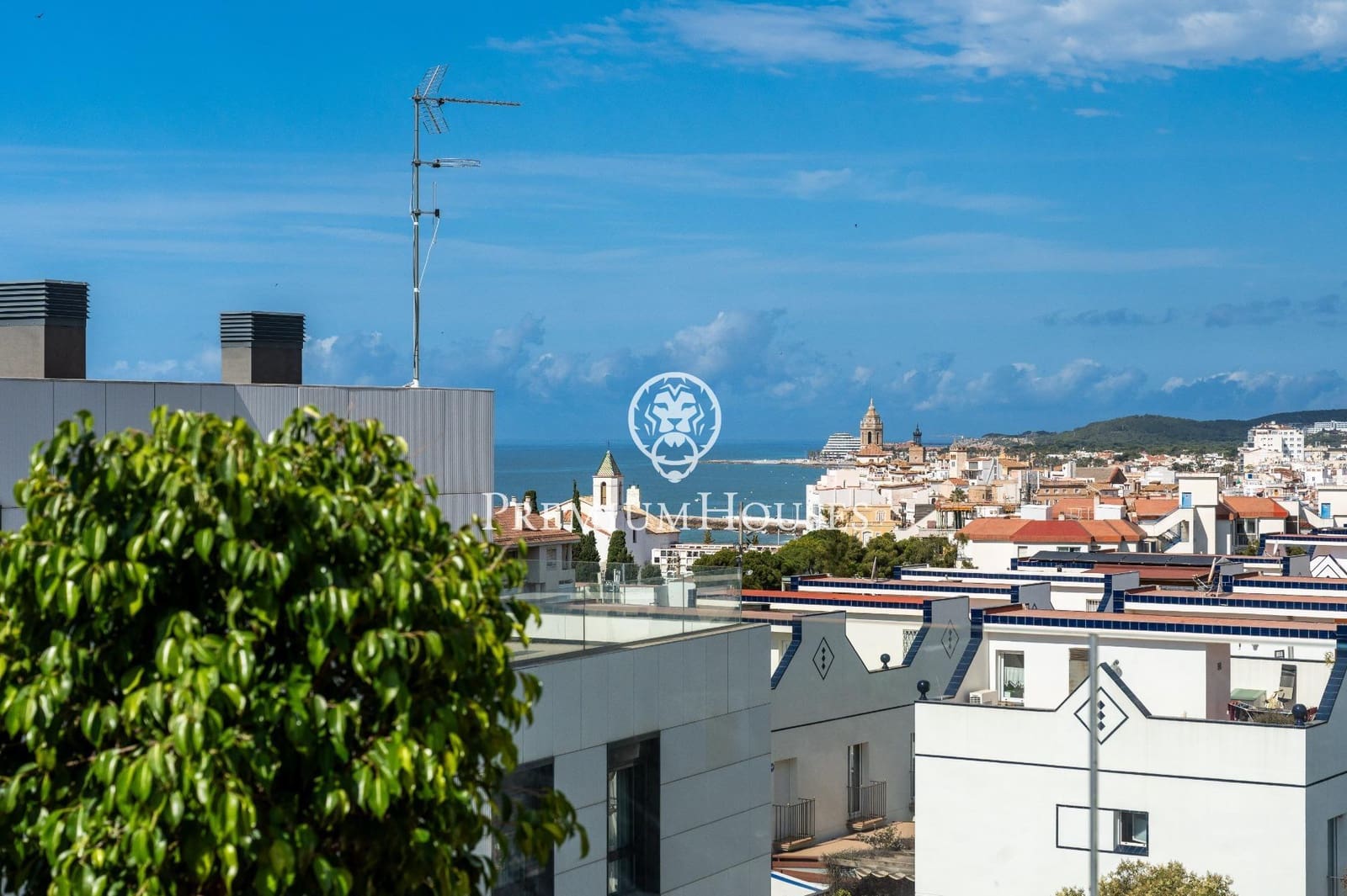 3 bedroom Penthouse for rent in Sitges with pool - € 5,500 (Ref: 8396786)