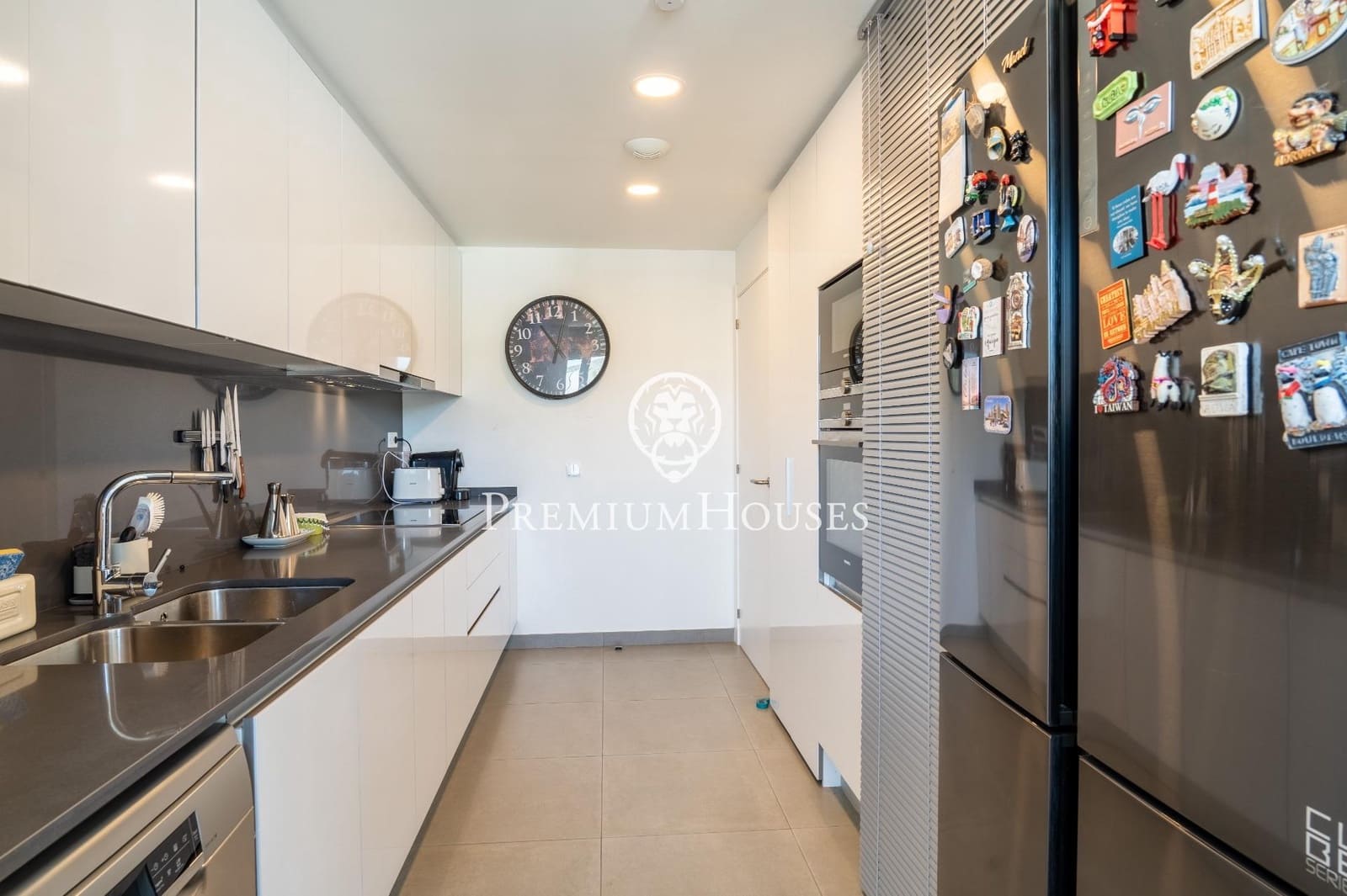 3 bedroom Penthouse for rent in Sitges with pool - € 5,500 (Ref: 8396786)