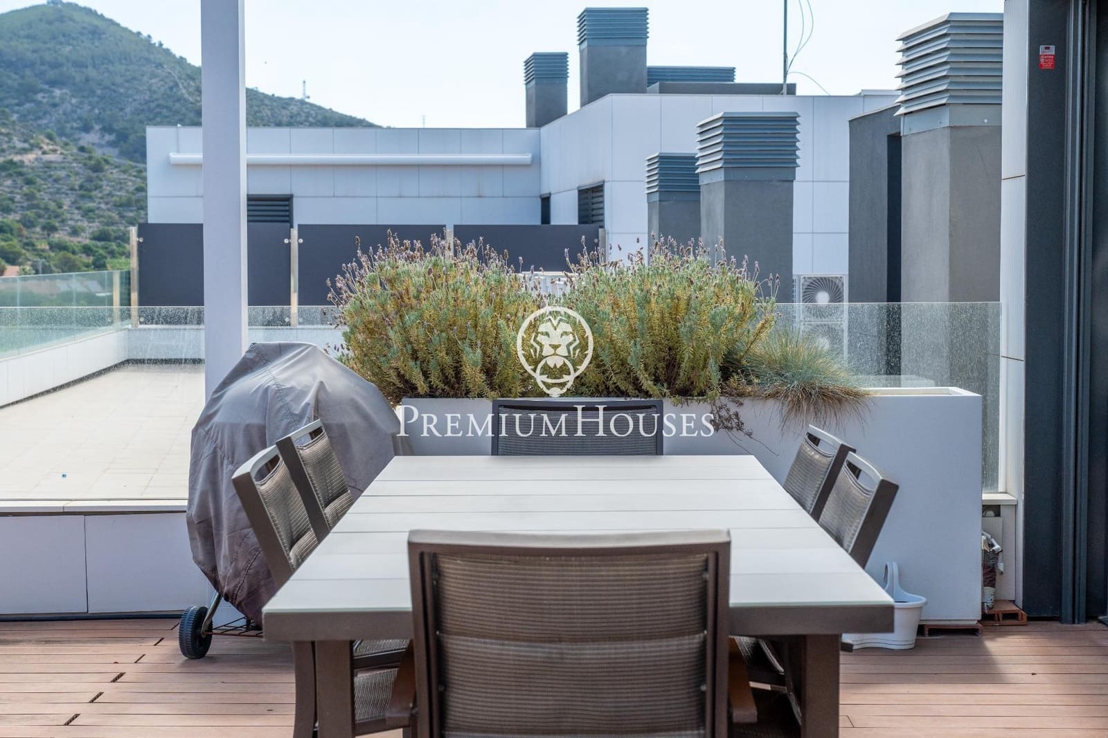 3 bedroom Penthouse for rent in Sitges with pool - € 5,500 (Ref: 8396786)