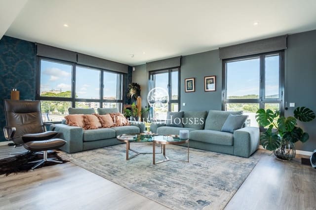 3 bedroom Penthouse for rent in Sitges with pool - € 5,500 (Ref: 8396786)