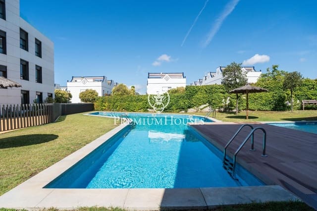 3 bedroom Penthouse for rent in Sitges with pool - € 5,500 (Ref: 8396786)