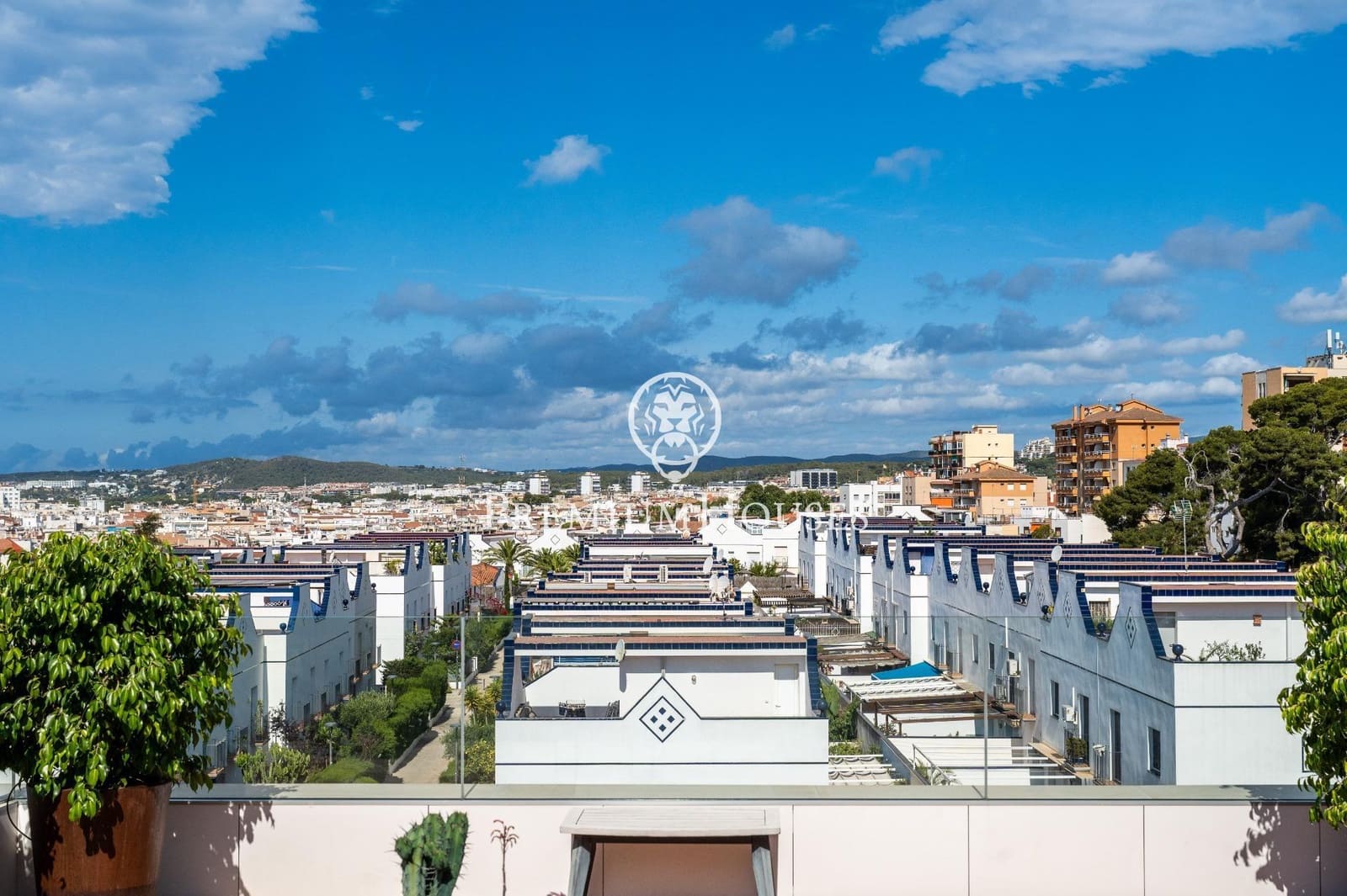 3 bedroom Penthouse for rent in Sitges with pool - € 5,500 (Ref: 8396786)