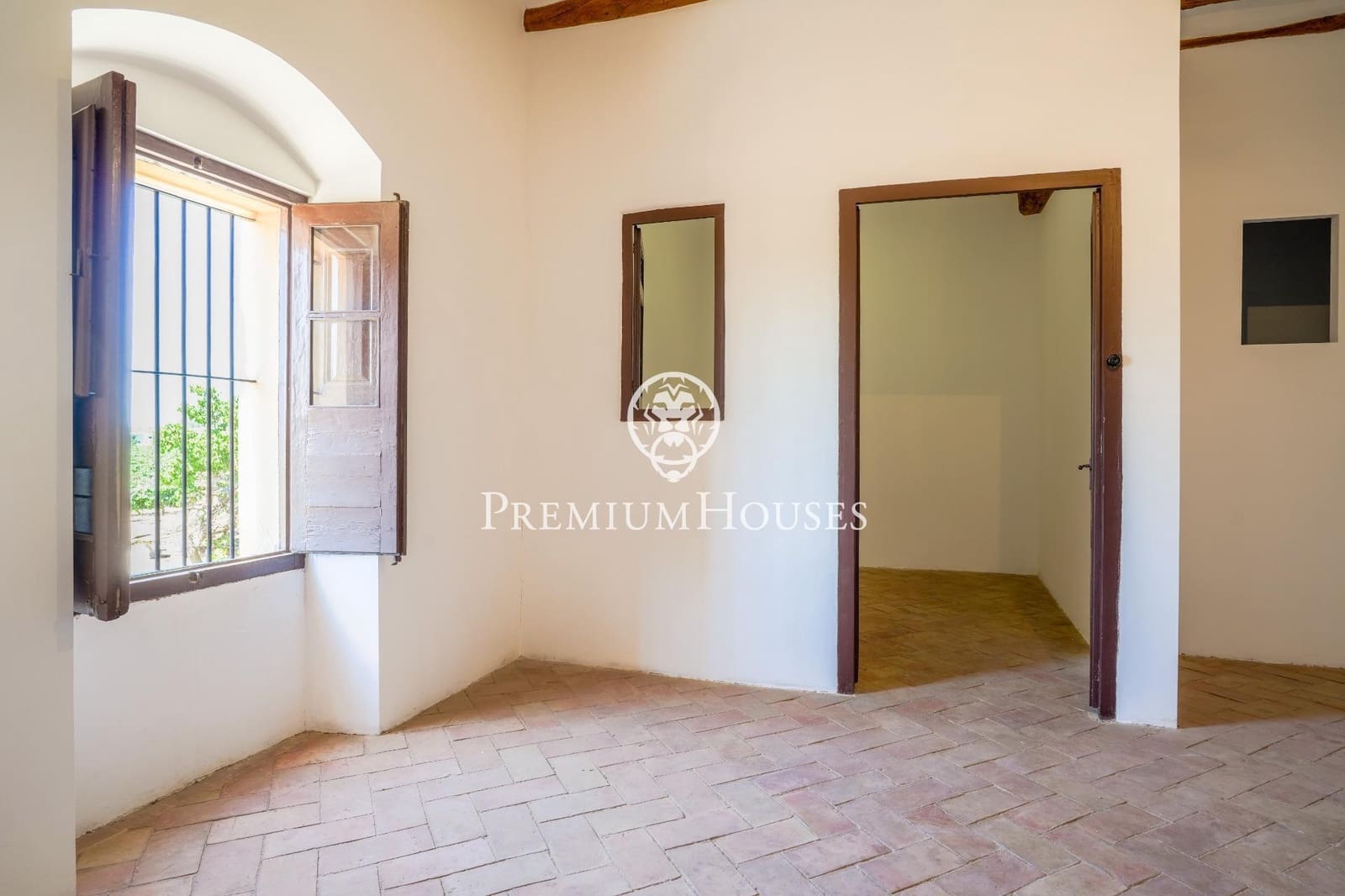 10 slaapkamer Finca/Landhuis te koop in Castellet i la Gornal met garage - € 2.200.000 (Ref: 8472577)