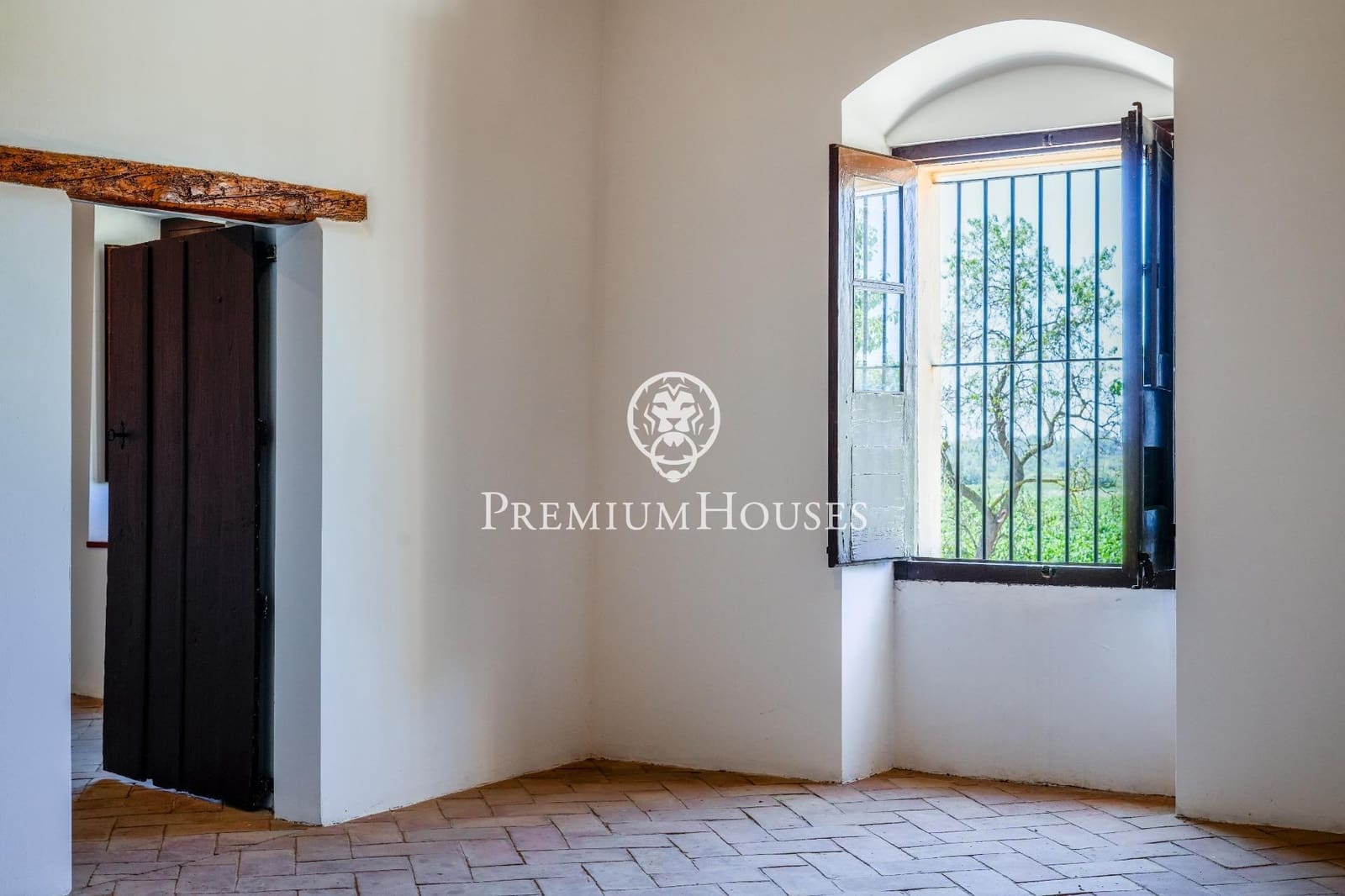 10 slaapkamer Finca/Landhuis te koop in Castellet i la Gornal met garage - € 2.200.000 (Ref: 8472577)