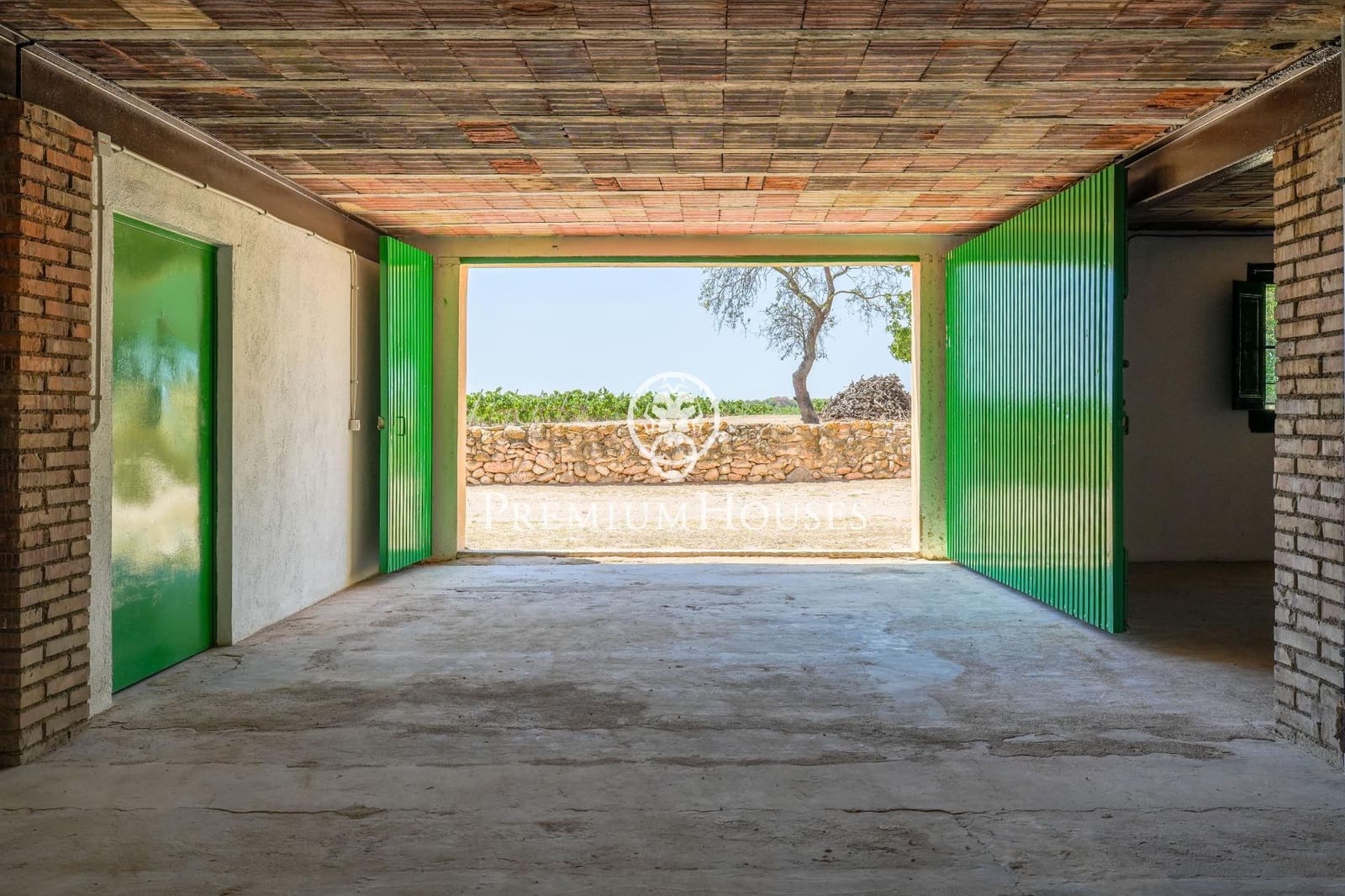 10 slaapkamer Finca/Landhuis te koop in Castellet i la Gornal met garage - € 2.200.000 (Ref: 8472577)