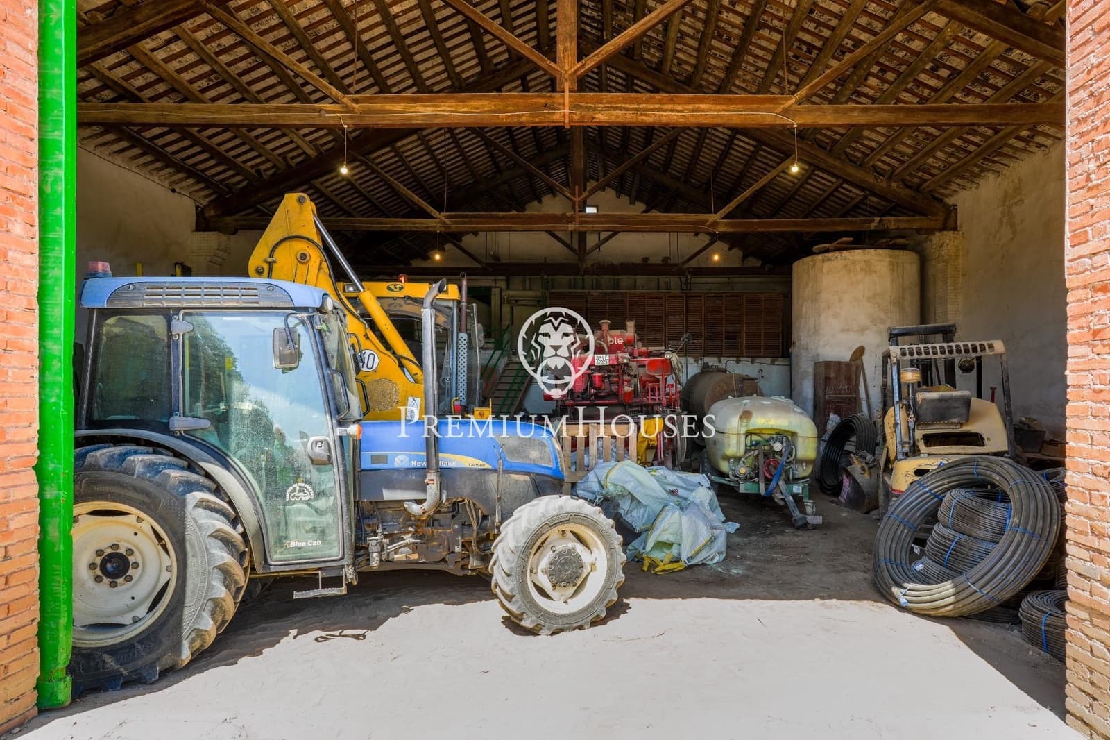 10 slaapkamer Finca/Landhuis te koop in Castellet i la Gornal met garage - € 2.200.000 (Ref: 8472577)