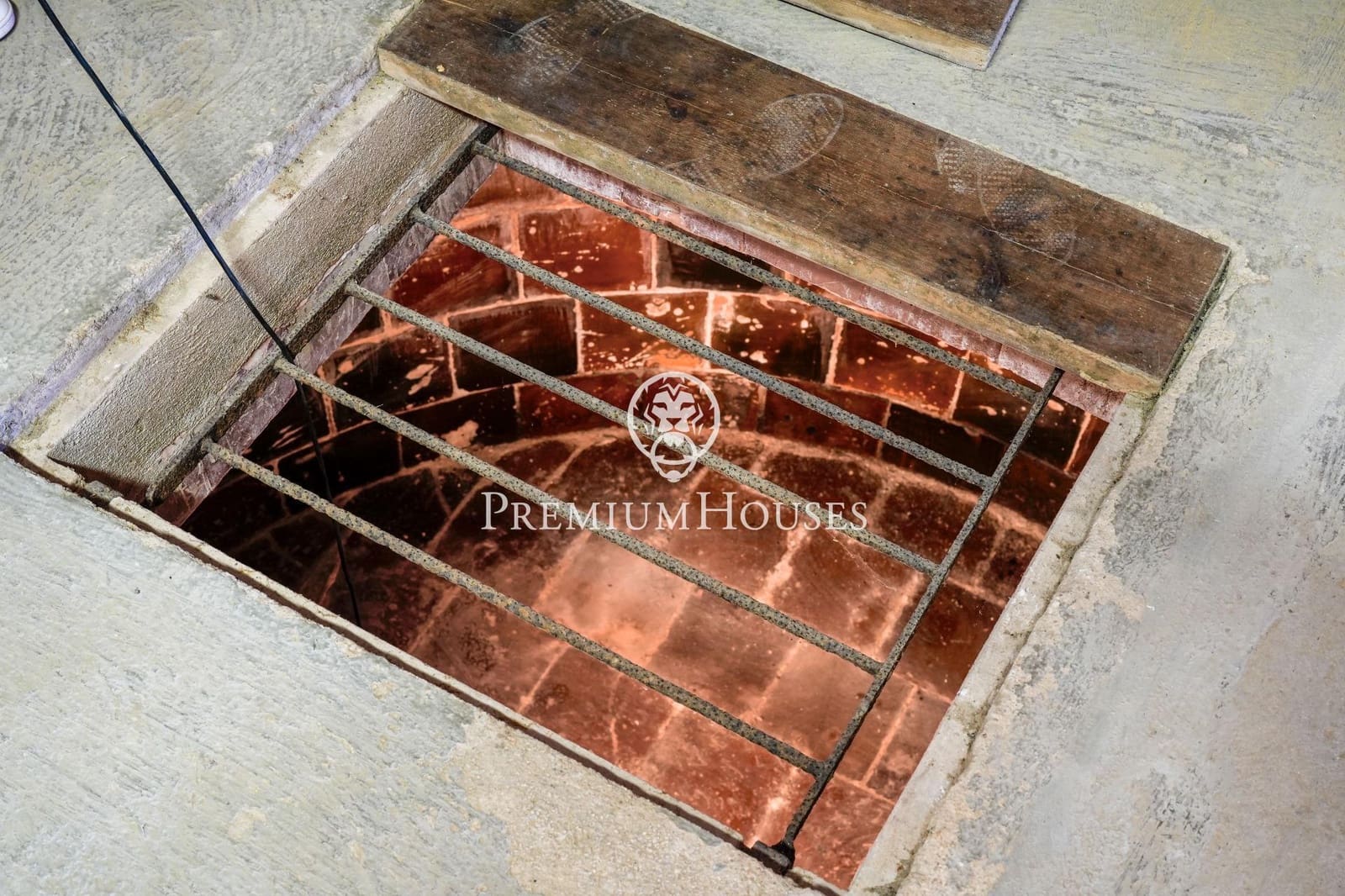 10 slaapkamer Finca/Landhuis te koop in Castellet i la Gornal met garage - € 2.200.000 (Ref: 8472577)