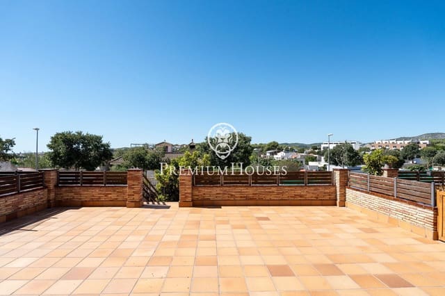 4 slaapkamer Rijtjeshuis te koop in Vilanova i la Geltrú met zwembad garage - € 449.000 (Ref: 8529712)