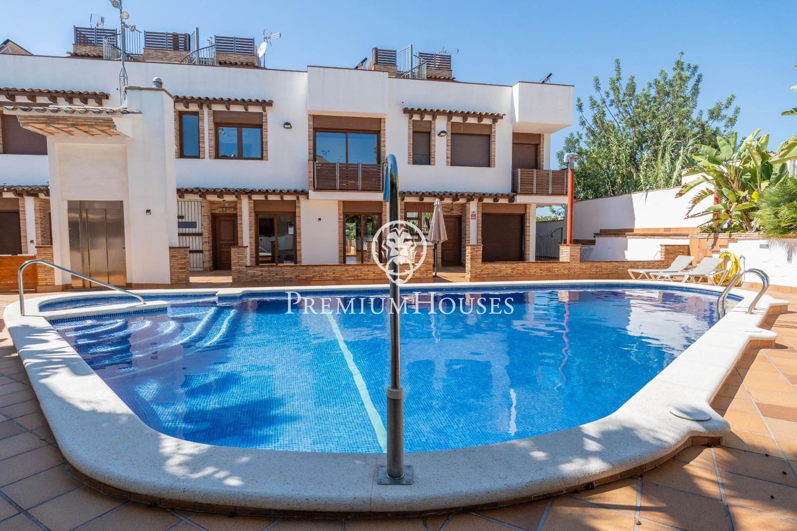 4 soveværelse Rækkehus til salg i Vilanova i la Geltru med swimmingpool garage - € 449.000 (Ref: 8529712)