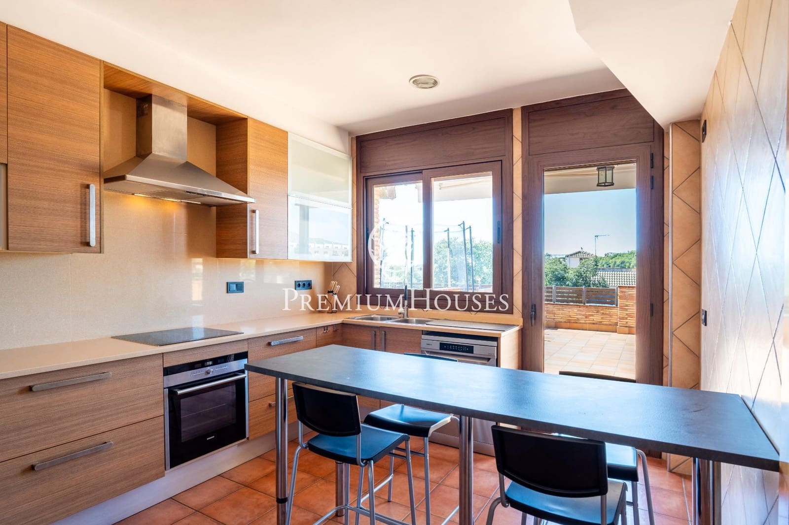 4 soveværelse Rækkehus til salg i Vilanova i la Geltru med swimmingpool garage - € 449.000 (Ref: 8529712)