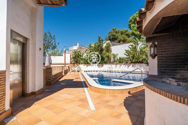 4 slaapkamer Rijtjeshuis te koop in Vilanova i la Geltrú met zwembad garage - € 449.000 (Ref: 8529712)