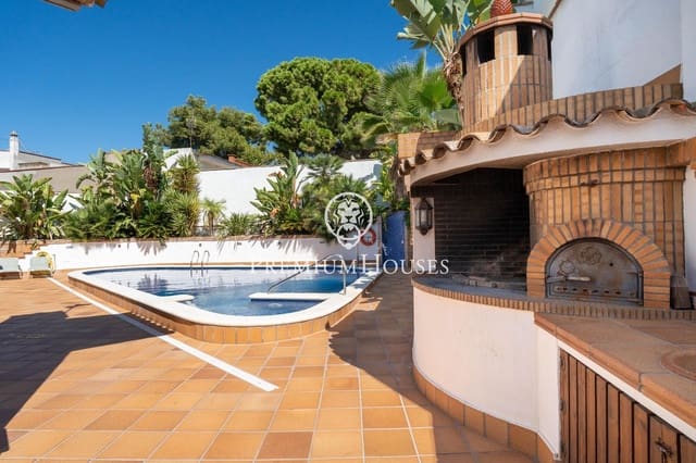 4 slaapkamer Rijtjeshuis te koop in Vilanova i la Geltrú met zwembad garage - € 449.000 (Ref: 8529712)