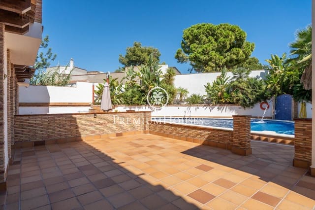 4 slaapkamer Rijtjeshuis te koop in Vilanova i la Geltrú met zwembad garage - € 449.000 (Ref: 8529712)