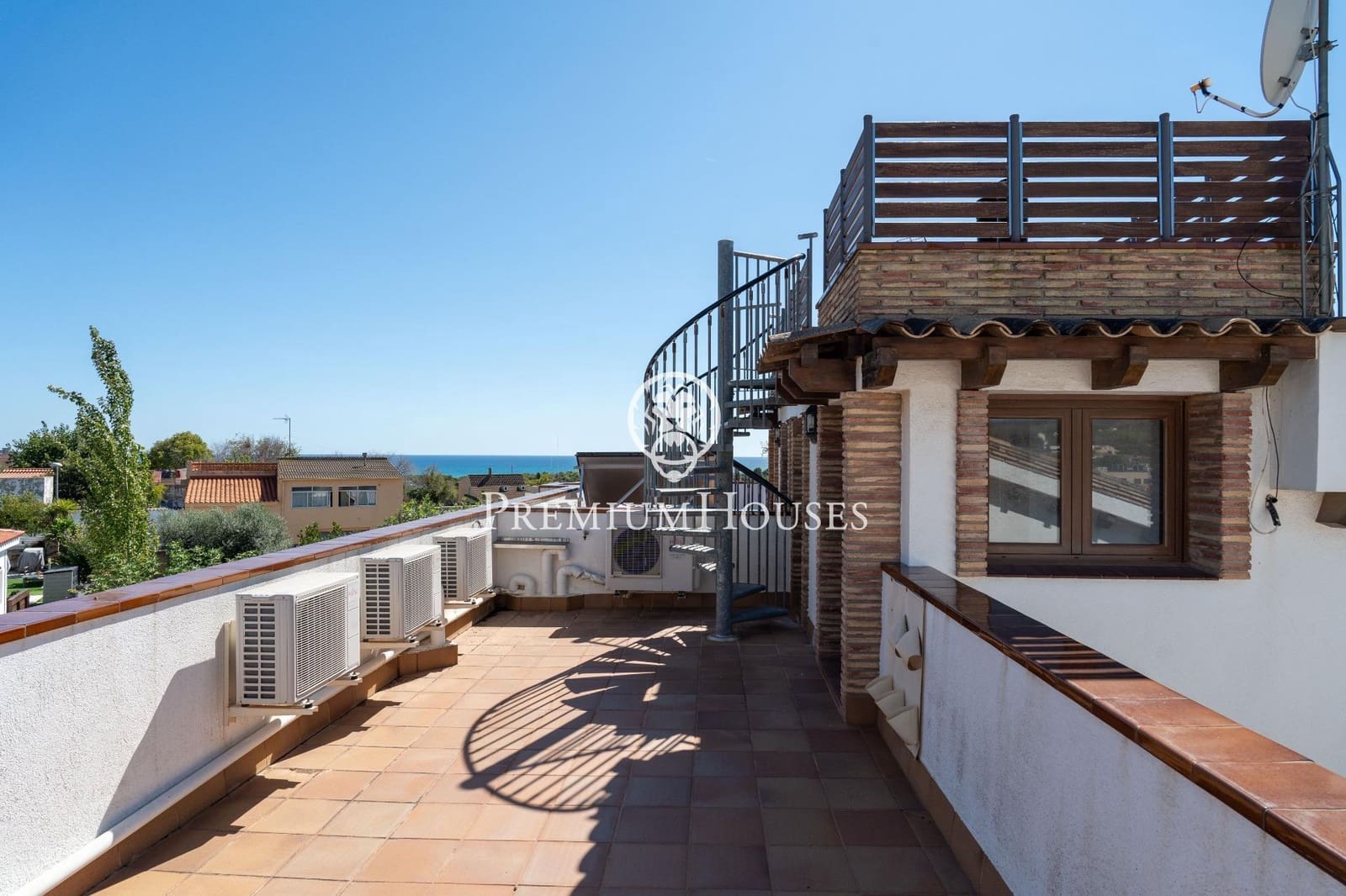 4 soveværelse Rækkehus til salg i Vilanova i la Geltru med swimmingpool garage - € 449.000 (Ref: 8529712)