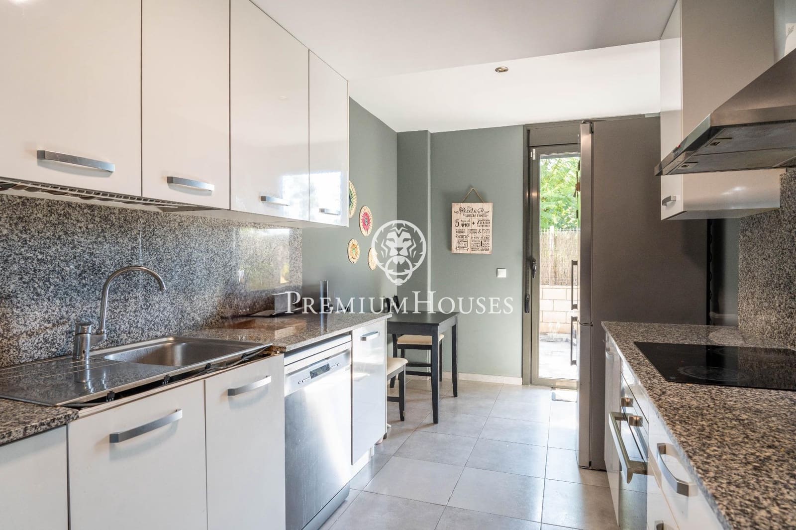 4 soveværelse Byhus til salg i Sitges med swimmingpool - € 760.000 (Ref: 8549331)