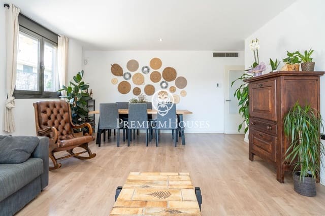 4 bedroom Townhouse for sale in Sitges with pool - € 760,000 (Ref: 8549331)