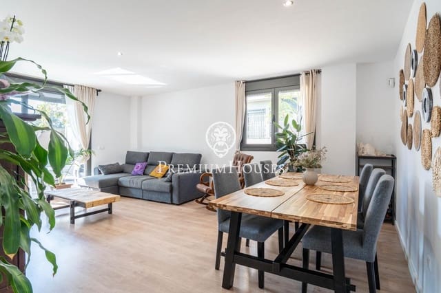 4 bedroom Townhouse for sale in Sitges with pool - € 760,000 (Ref: 8549331)