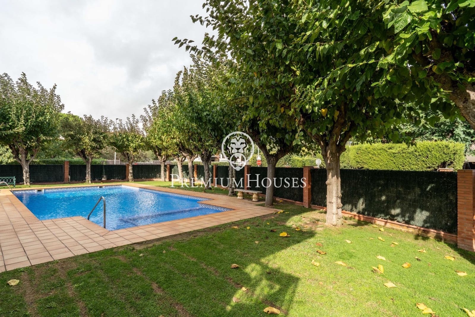 3 soveværelse Penthouse til salg i Gava med swimmingpool - € 495.000 (Ref: 8597260)