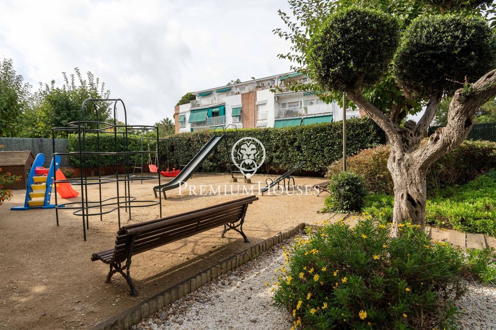 3 soveværelse Penthouse til salg i Gava med swimmingpool - € 495.000 (Ref: 8597260)