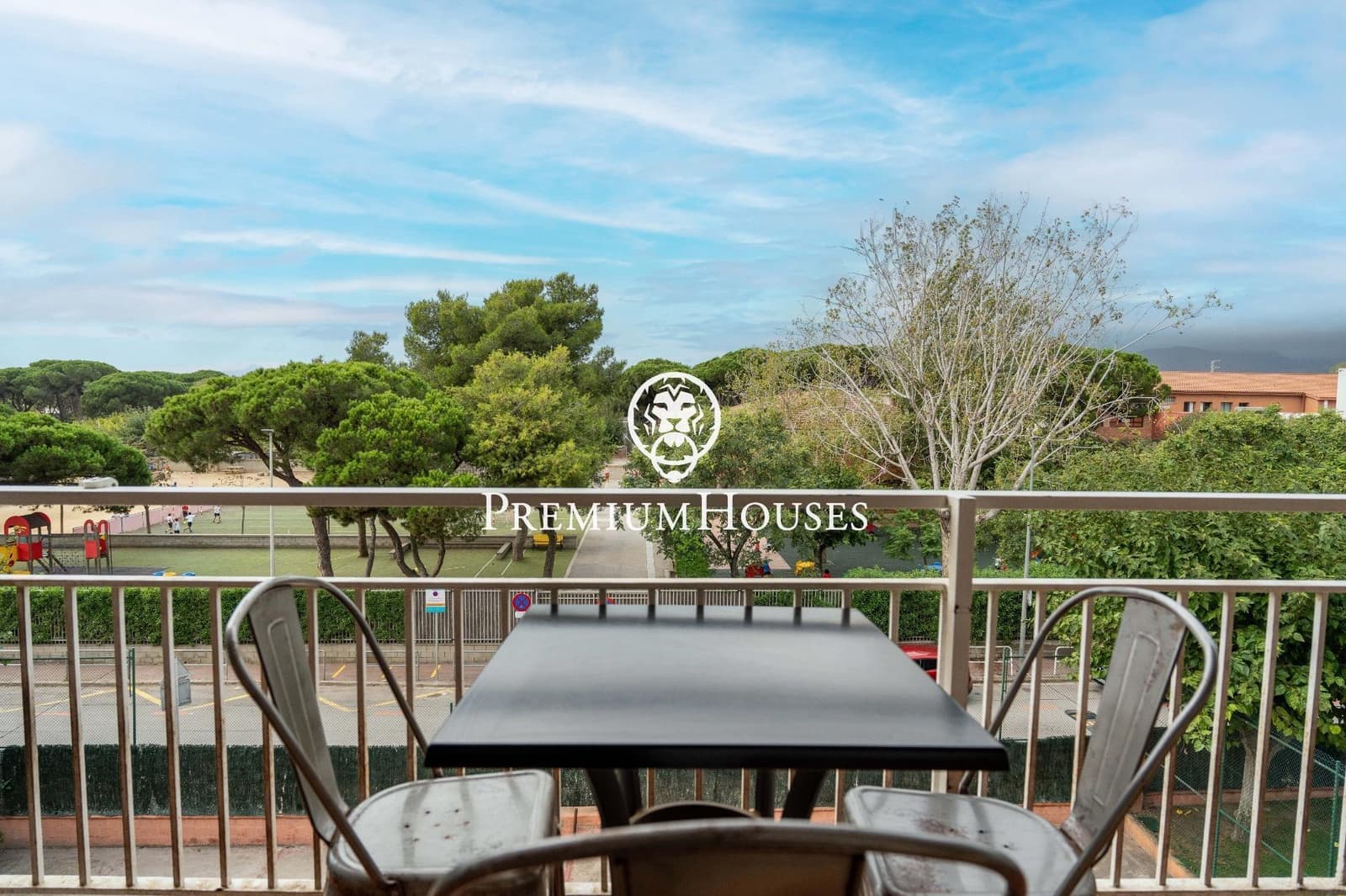 3 slaapkamer Penthouse te koop in Gava met zwembad - € 455.000 (Ref: 8597260)