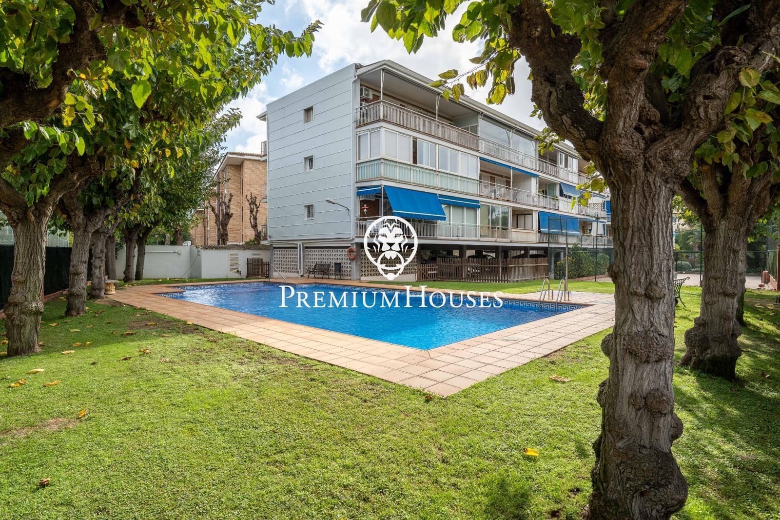 3 slaapkamer Penthouse te koop in Gava met zwembad - € 455.000 (Ref: 8597260)